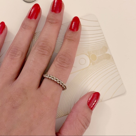 Silver ring band twist braid detailing - Picture 5 of 8